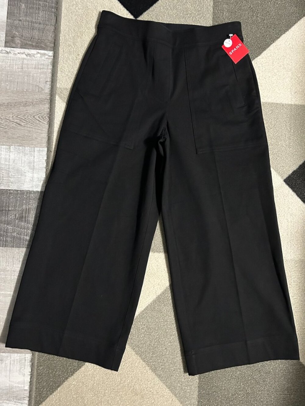 NWT SPANX On the Go Black Wide Leg Cropped Pull on Pants Women's Size M PETITE
